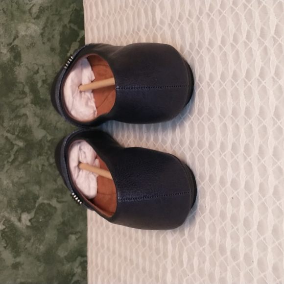 NWT & Box Eürosoft by Sofft Blue Shaina Slip On Flats Size 9 M Shoes Criss Cross - Picture 9 of 10